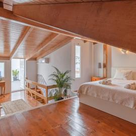 4-bedroom Townhouse with Terrace in Center Oldtown