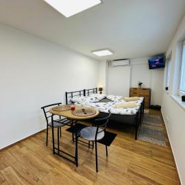 Útulný apartmán v klidné části Benešova、ベネショフのホテル