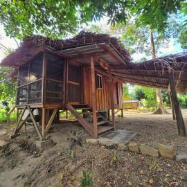 Cotton Tree Cabin at Freshwater Creek Cabanas, hotel in Hopkins