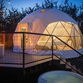 Cloud Dome W Private Hot Tub and Outdoor Shower, hotel Luckenbachban