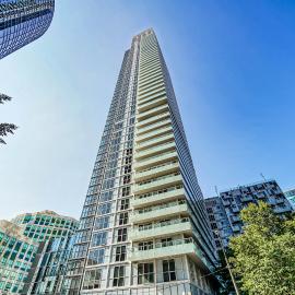 RHD Suites Luxury Downtown Toronto Condo CN Tower MTCC Blue Jays Free Parking