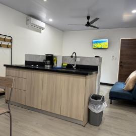 Punta Leona, beach 5mn,gated parking, AC, TV, WiFi