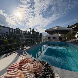Stone Heaven Villa -Poolside BBQ & Fresh Herbs, hotel a Nikithianós