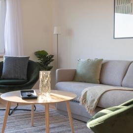STAYY On Top Penthouse Premium Apartment near Airport 24h Self Check-in，歐普菲康的飯店
