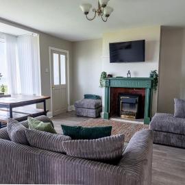 BEACHFRONT APARTMENT - Ground Floor Apartment with Sea Views, Next to the Beach, Bridlington, North Yorkshire, hotel Bessingbyben