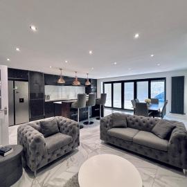 Luxury 5BR Stay With City Access