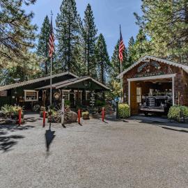 Narrow Gauge Inn, hótel í Fish Camp