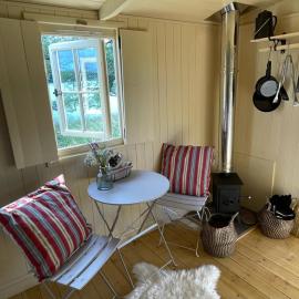 The Secret Shepherds Hut- Off Grid Retreat: New Galloway şehrinde bir otel