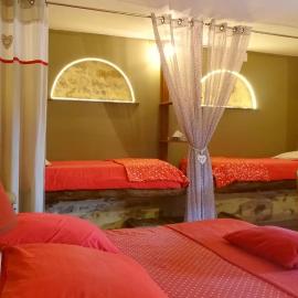 Chambres d'hôtes La Combe de Redoles, hotel a Tour-de-Faure