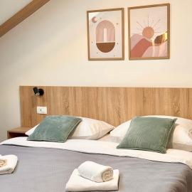 Cloud9 Airport Rooms، فندق في Močići