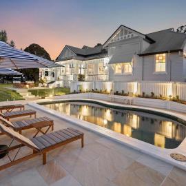 Yarrum Downs House - Luxury Farmstay - 5 min to beach