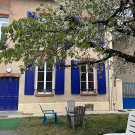 Appt 1er étage avec jardin partagé โรงแรมในLoures-Barousse
