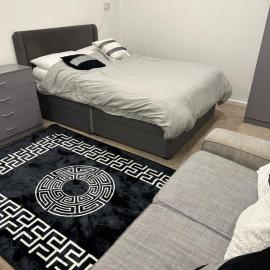 COZY DOUBLE Bedroom STUDIO With WIFI & PARKING Waltham Cross, hotel in Cheshunt