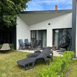 Albatross Relax Bungalow seaside, hotel i Ķesterciems
