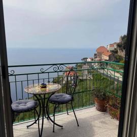 Ambra Holiday House, hotel in Furore