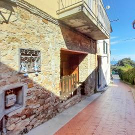 Amazing Apartment In Costarainera，位于科斯塔拉伊内拉的酒店