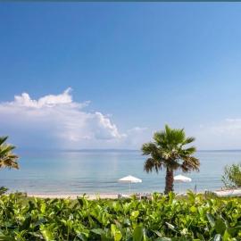 Seafront luxury Villa Almyra, Chalkidiki, hotel in Polychrono
