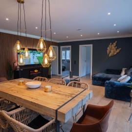Reigi Holiday Home, Hiiumaa with Nordic HotTub & Sauna, hotel v mestu Reigi