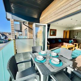 2 Y Bae -Top Floor-2 Bed - Lift and Pet friendly