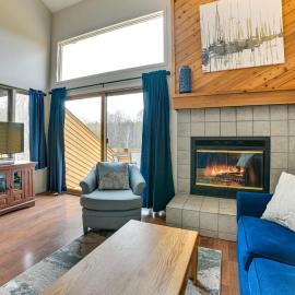 Trout Creek Resort Condo - 1 Mi to Nubs Nob!, hotel a Harbor Springs