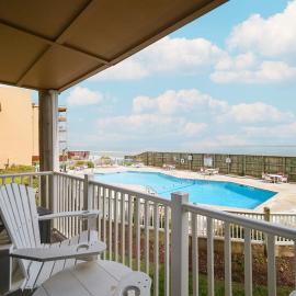Beach Life From Sunrise to Sunset - Oceanfront, hotel in North Topsail Beach