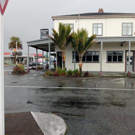 Cosmopolitan Hotel, pub, restaurant and gaming room, Hotel in Westport