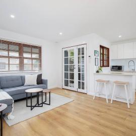 Buchanan Hideout - Cosy Bungalow by Merewether Beach, hotel u gradu Merewether