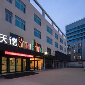 沃德 Smart 酒店淄博桓台信誉楼张北路店, hotelli kohteessa Zibo