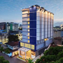 Aston Inn Pantai Losari Makassar, hotel em Makassar
