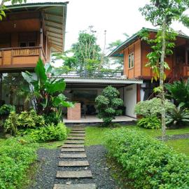 Forrest Lodge, Cafe & Wisata Berkuda, hotel en Malang
