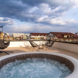 Skylark - Cairo Penthouse cu Jacuzzi si Vedere la Munte
