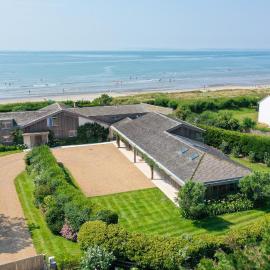 Vegan Seafront Retreat & Yoga Studio in West Wittering, hotel in West Wittering
