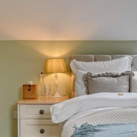 Treetops at Cherry Tree Cottage, hotel a Hankerton