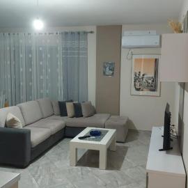 Manoli Apartments, hotel in Radhimë