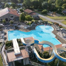 Camping RCN La Ferme du Latois, hotel i Coëx