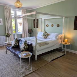 Country house holiday with a tennis court!, hotel Binhamben