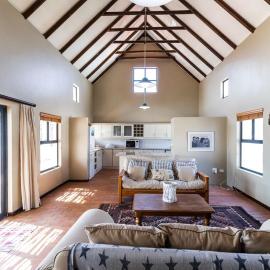 Barking Beach Cottage Jacobsbaai - Jacobs bay - Pet Friendly, viešbutis mieste Jacobs Bay