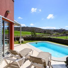 Villa in Salobre with Private Pool & Stunning View, hotel in Maspalomas