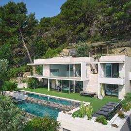 Cannes - Modern villa with 180° sea view, hotel in Vallauris
