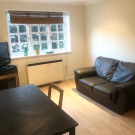 Cosy 1 bed flat in Colliers Wood, hotel u gradu 'Mitcham'