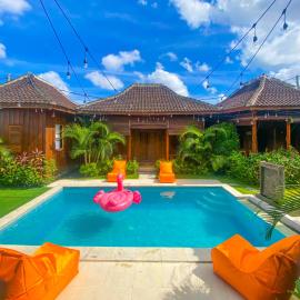 Lotus & Teak Villas, hotel en Dalung