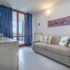 GuestHost - Comfortable Apartment with Sea View