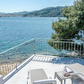 Seaside Holiday Home Ema