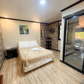 Nazarene Apartelle -R5, hotel di Magamomo