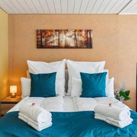 ReMo I 4 Seasons Apartment I 1-4 Personen I See, Bergsicht I 65'' Smart TV, Tischkicker und Badewanne I Parkplatz, hotel v destinácii Ingenbohl