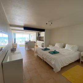 studio with sea view, Hotel in Salema