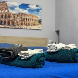 Spacious 3 Bedrooms Apartment - 2 Bathrooms - Metro C: Roma'da bir otel