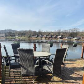Gressingham 9 - South Lakes Leisure Village - lodge on the lake, hotel em Carnforth