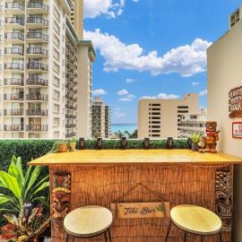 Surf & Sip Ocean View Tiki Style, hotel a Honolulu