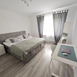 FH-Nähe: Modernes Apt mit Balkon, hotel Hofban